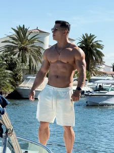 JOEYEVANSのPublicの 8枚の写真