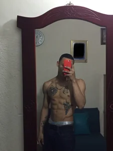 thomasjones_ 🔥😏 . fénykép