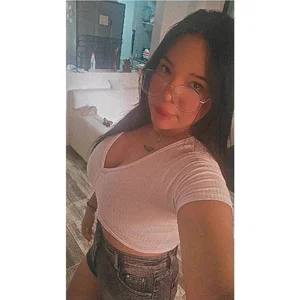Alaya_velez: 😈 ( 2 фото)
