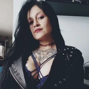 Morana__Hot Public  2টি ছবি