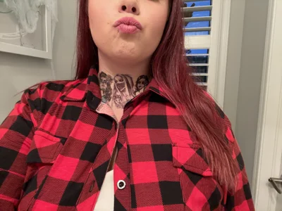 sexyinred200 A bit of me 🥰 Pic 6