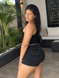 Yess_Cum Public Immagine  6