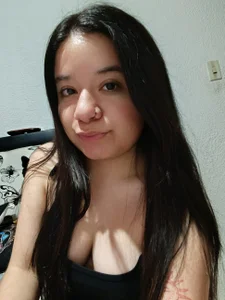 Lia_Robertss_b Public Pic 4