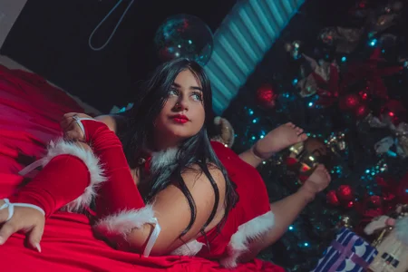 GabyRhodesのAre you ready for your gift?の 2枚の写真