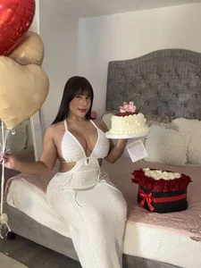 AshleyFerrer kullanıcısının It's my birthday 👑✨ albümü -  2 fotoğraf