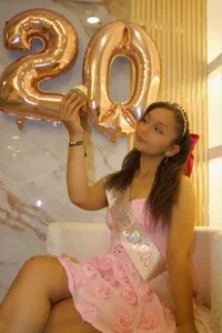 katy_sweet19 Happy 20 thanks to everyone for being here Bilde