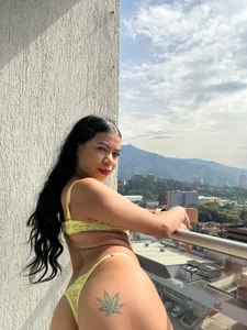 Little_Lexyy Yellou prohibited Εικόνα 2