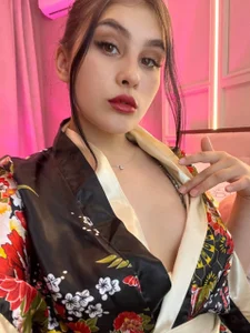 XtraHotX different me Pic 3