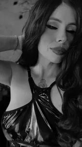 TamaraaRosse 🖤🩶❤️‍🔥  6টি ছবি