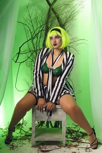 Helena_AprilThe ghost that will take away your clothes ☠️💚🎩👻 Bild 4