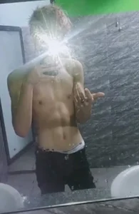 boyhi199x: Public ( 4 фото)