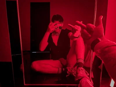 AlecBanne: See you in the red room 😈🔥 ( 7 фото)