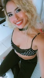 Giogiina_ I look sexy in black Pic 2