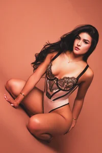 Antonellaparis_ elegance and sensuality on the surface 👄 Immagine  2