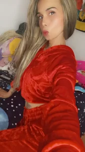 connie-big_hot-pussyのPublicの 4枚の写真