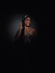 MilaColeman Velvet Glance Immagine  5