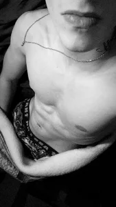 YoungBlondeDick Public Foto 2