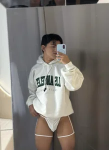 Thristan_Leones Lingerie 🤍 Pic