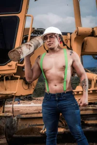 AndyandFran You would want to be with these builders close to home🥵 Hình 4