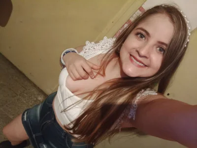 Kloe_Pregnant Public Pic 3