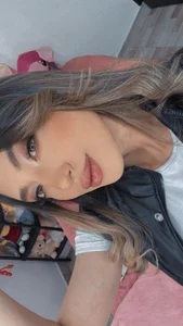 TiffanyBela Kiss🔥 Foto 3