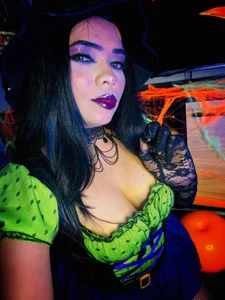 🎃Halloween Temptation 🎃� Trick or Kiss? 💋�