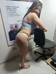 Valentina--1Showing off new lingerie Bild