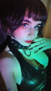 Mina_Sanna Knees to the floor with eyes to the sky. Pic