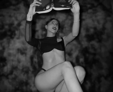 For Me, Books Are Not Just A Love… They Are A Refuge. de Ameellie  4 Imagens