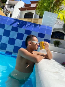 Jake_Thomas Pool day 🕶️☀️ Poză 3