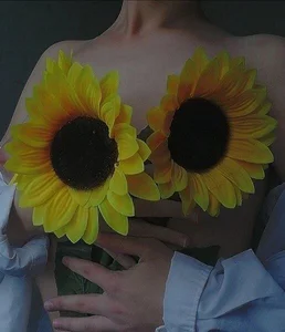 LilithStrangforのPublicの 4枚の写真