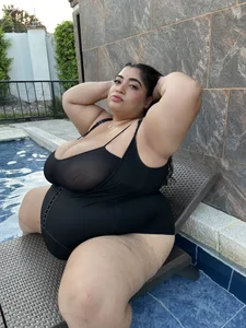 mia_joshua Sun and pool day Pic 7