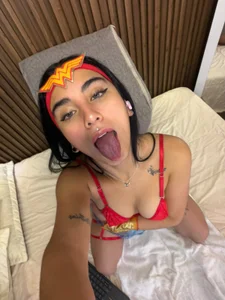 isabella_cooper9 🦸🏻‍♀️ Saving the World with a Little Bit of my Sweetness 💥 - {count, plural, one {תמונה אחת} two {שתי תמונות} many {# תמונות} other {# תמונות}}