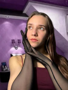 PetraHambelton black purple style Pic 2