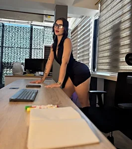 MiiaLuxx SEXY SECRETARY🖤💻 Pic 4