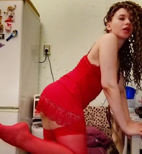 Marlan_Vagner In red dress Poză