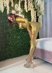 candy_beck Gold girl Pic 3