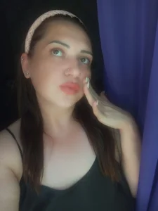 TinaEve Public Pic 4