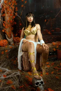 Trick or treat🎃… You decide 😈 de CHRISTY_TEIGEN4  2 Imagens