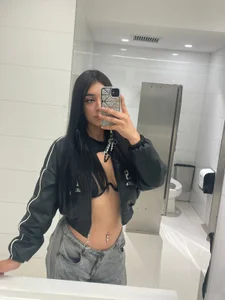Kaela_Samper Public - {count, plural, one {תמונה אחת} two {שתי תמונות} many {# תמונות} other {# תמונות}}