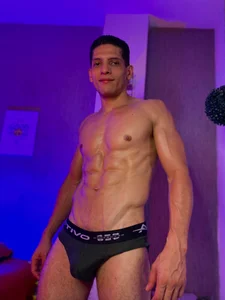 Steven_x94 enjoy this splendid body Pic 2