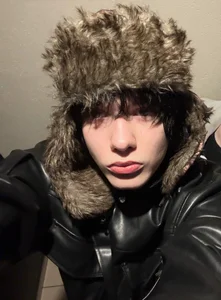 LeonBoykisser Public Pic 4