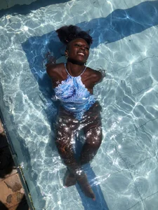 Aria_ah Swimming  7 снимка
