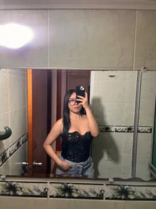 SarahMiler_“😉Too cute to be just a selfie😉”图片