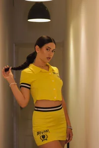 AmedeeaBanks Yellow and sporty Pic 3