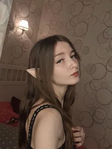 DongMoltのClara the Elfの 3枚の写真