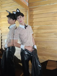 NovaaWhelerのLet's do something rich in my bedの 2枚の写真