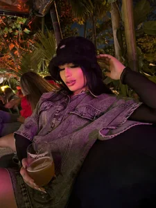 EmmyKenner A night of drinks Pic