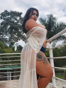 EmmaSymon Horny outside Pic 3