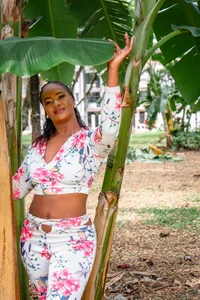 LauraSaenz01: Outdoors Photoshooting ( фото)